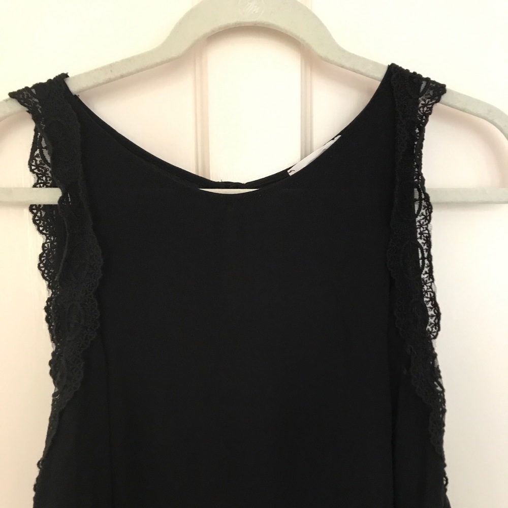 Black cropped tank-top